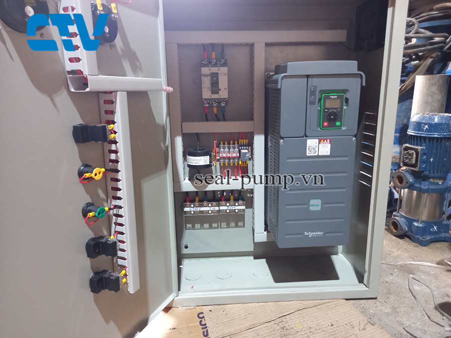 Tủ điện điều khiển máy bơm nước bằng biến tần