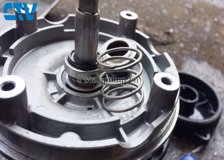 Nguyên nhân phớt máy bơm công nghiệp bị hỏng